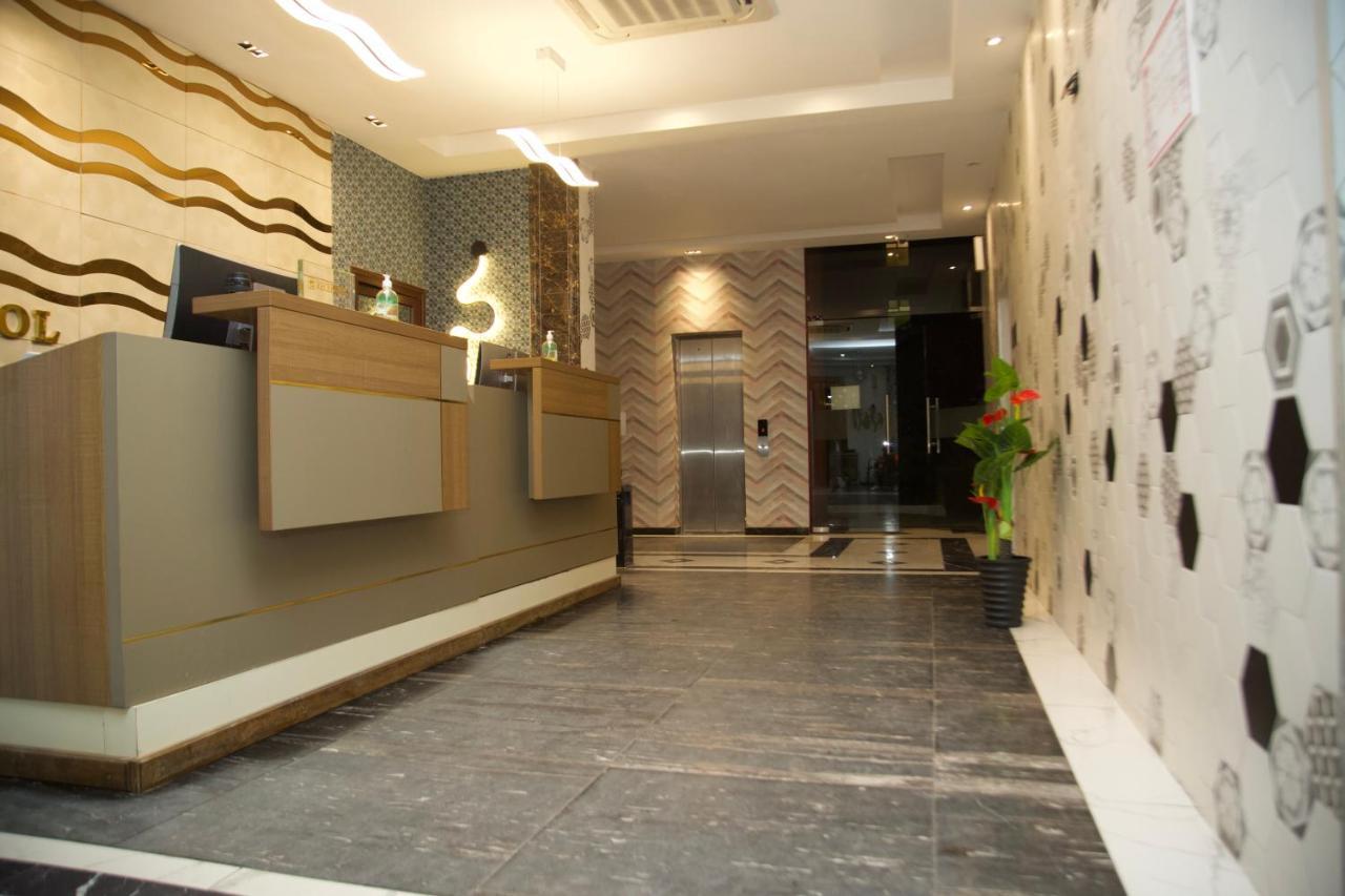 Capitole Hotel Abidjan Exterior photo