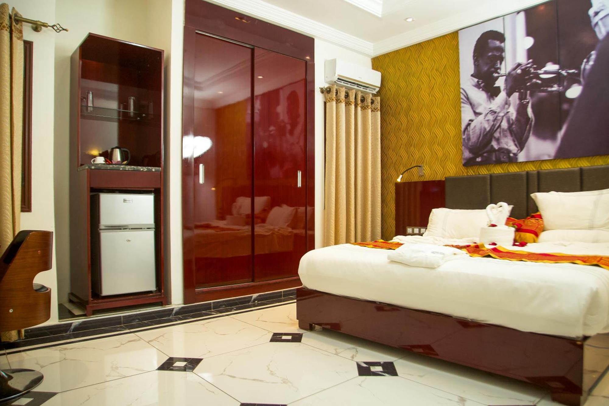 Capitole Hotel Abidjan Exterior photo